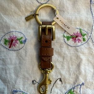 NWT! Authentic Coach Trigger Snap Dog Leash Buckle Charm. Key Fob Keychain Tan